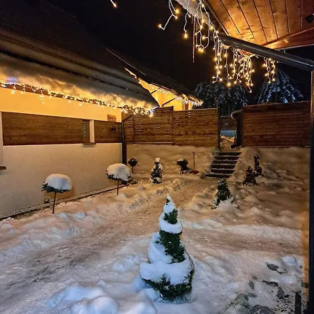 Caloroczne Domki Wypoczynkowe - Osada Pod Gora Ustrzyki Dolne Exterior photo
