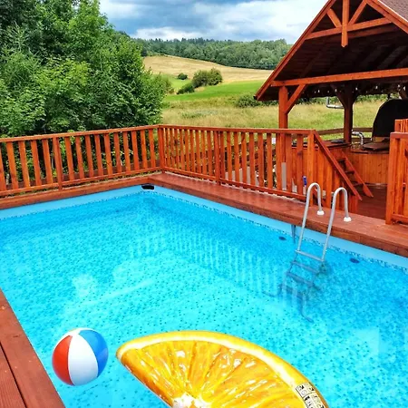 Caloroczne Domki Wypoczynkowe - Osada Pod Gora Ustrzyki Dolne Exterior photo